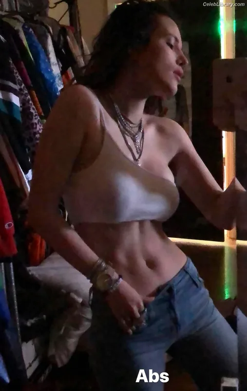 Bella Thorne photo 13 of 3680