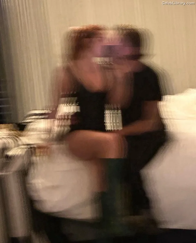 Bella Thorne photo 11 of 3680
