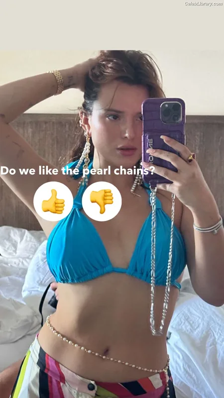 Bella Thorne photo 17 of 3680