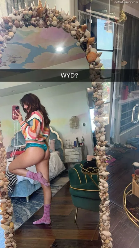 Bella Thorne photo 13 of 3680