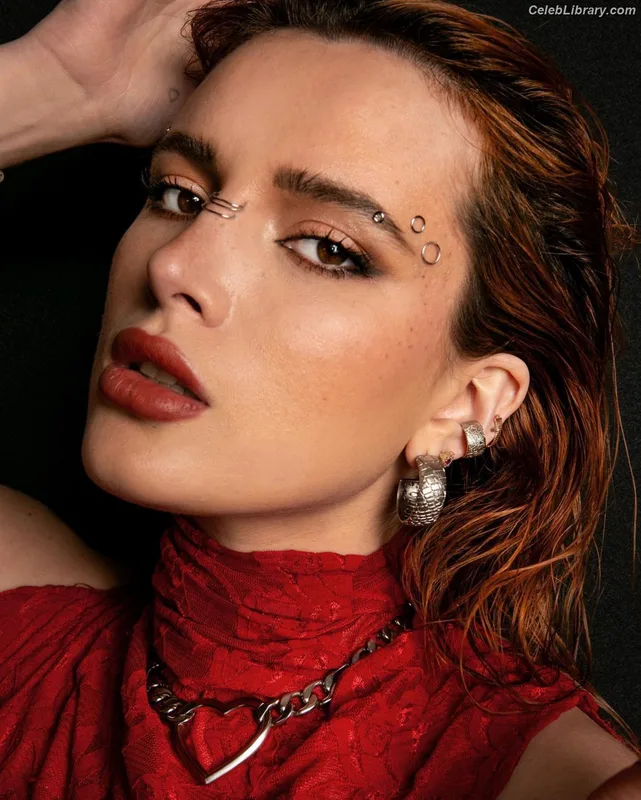 Bella Thorne photo 19 of 3680