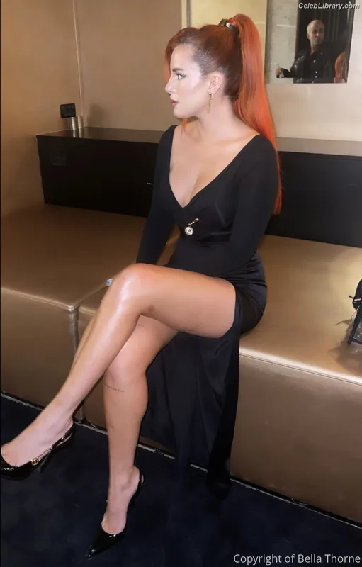 Bella Thorne photo 23 of 3680