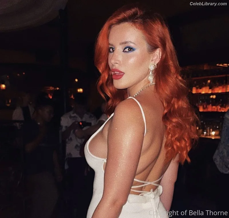 Bella Thorne photo 10 of 3680
