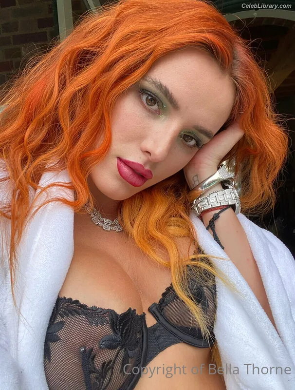Bella Thorne photo 13 of 3680