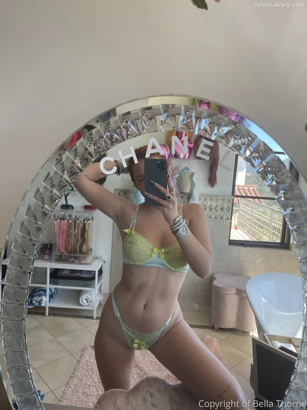 Bella Thorne photo 11 of 3680