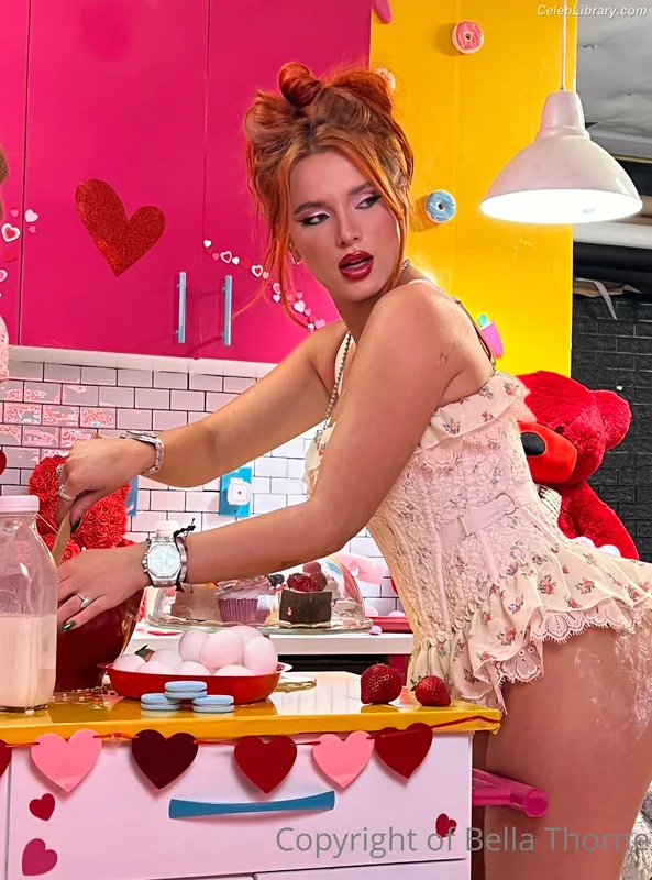 Bella Thorne photo 15 of 3680
