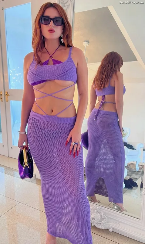 Bella Thorne photo 19 of 3680