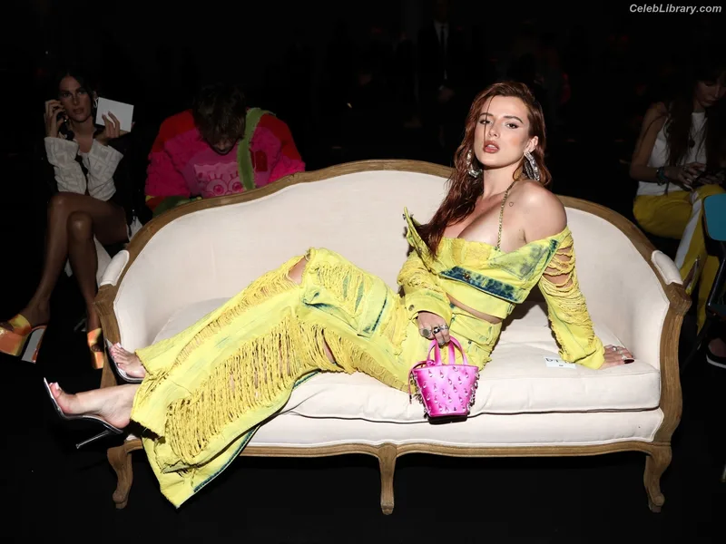 Bella Thorne photo 22 of 3680