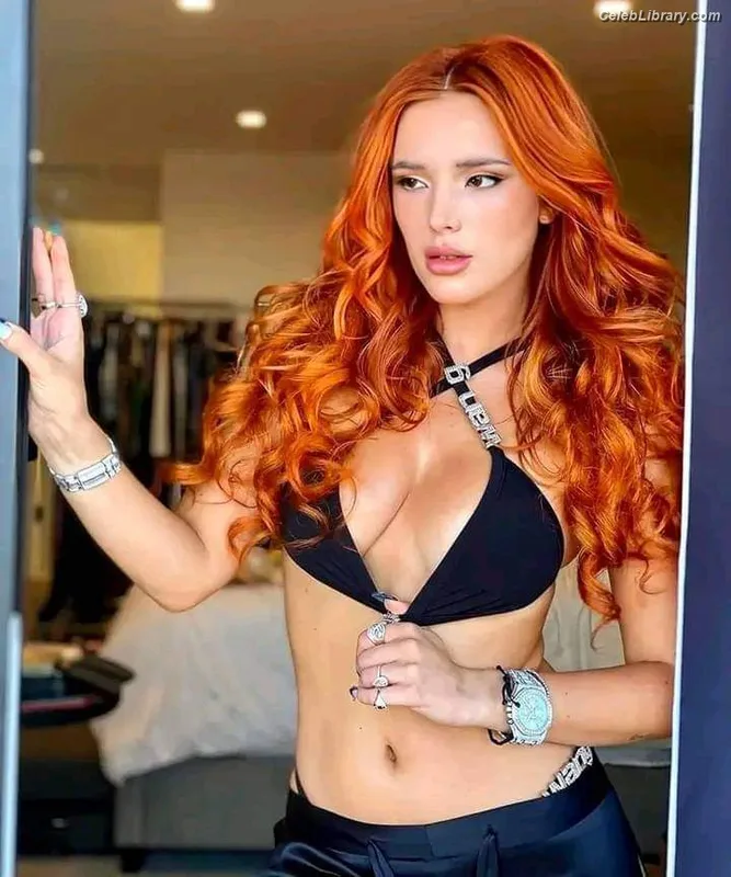 Bella Thorne photo 12 of 3680