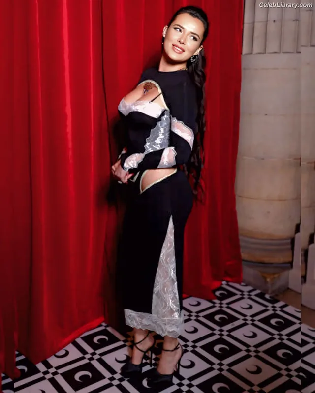 Bella Thorne photo 21 of 3680