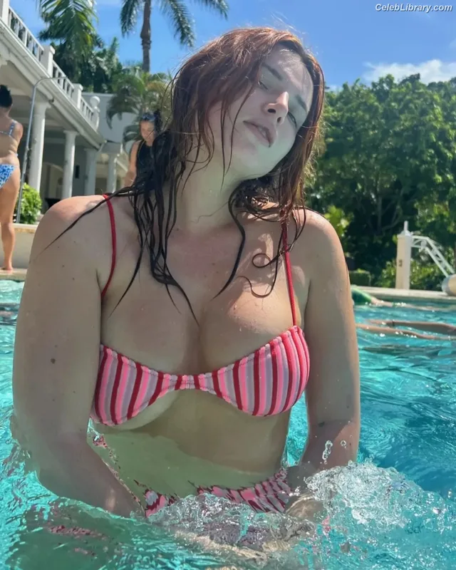 Bella Thorne photo 15 of 3680