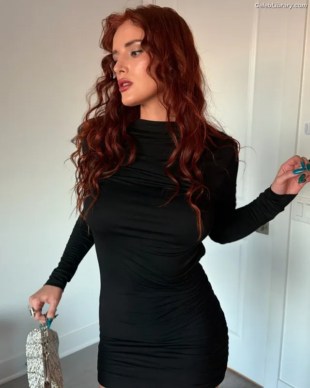 Bella Thorne photo 13 of 3680