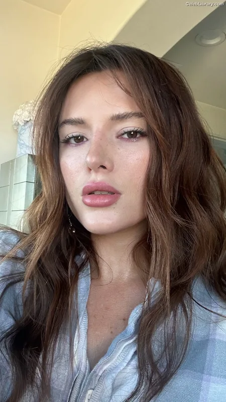 Bella Thorne photo 22 of 3680