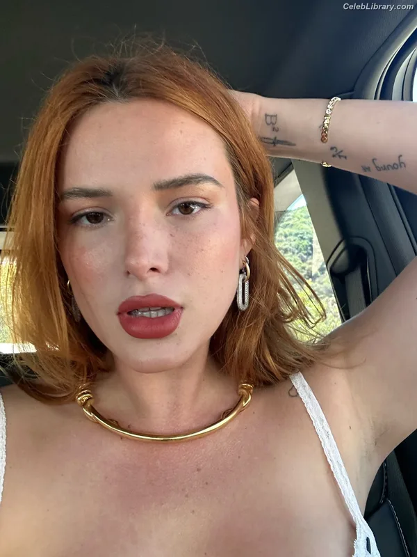 Bella Thorne photo 12 of 3680