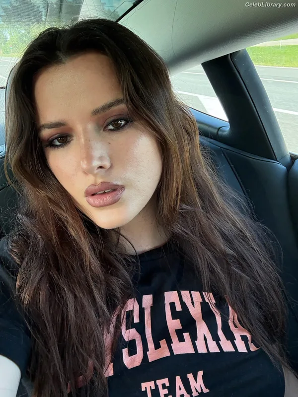 Bella Thorne photo 14 of 3680