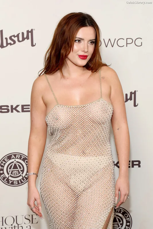 Bella Thorne photo 14 of 3680