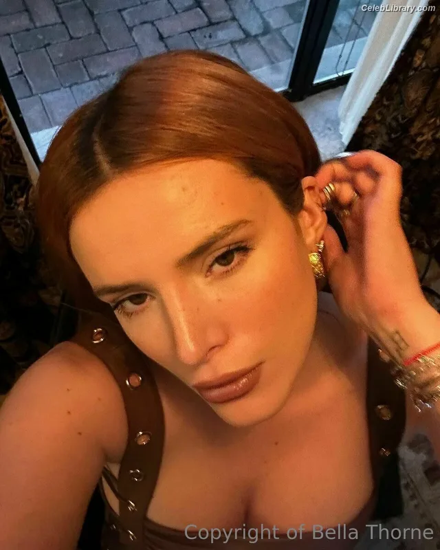 Bella Thorne photo 3 of 3680