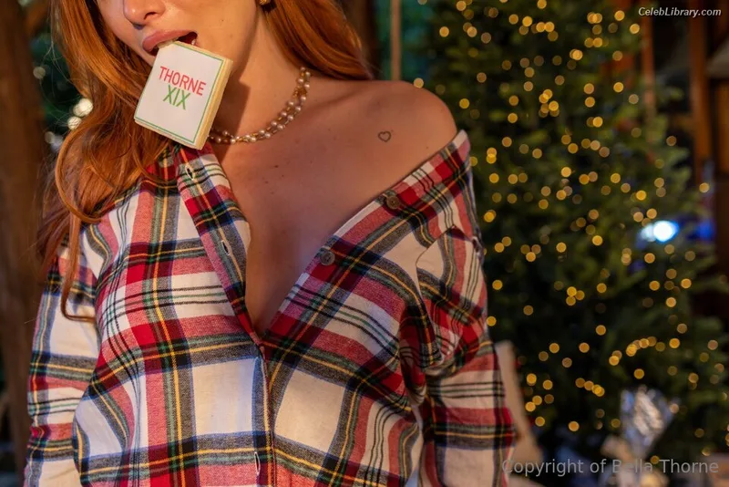 Bella Thorne photo 13 of 3680
