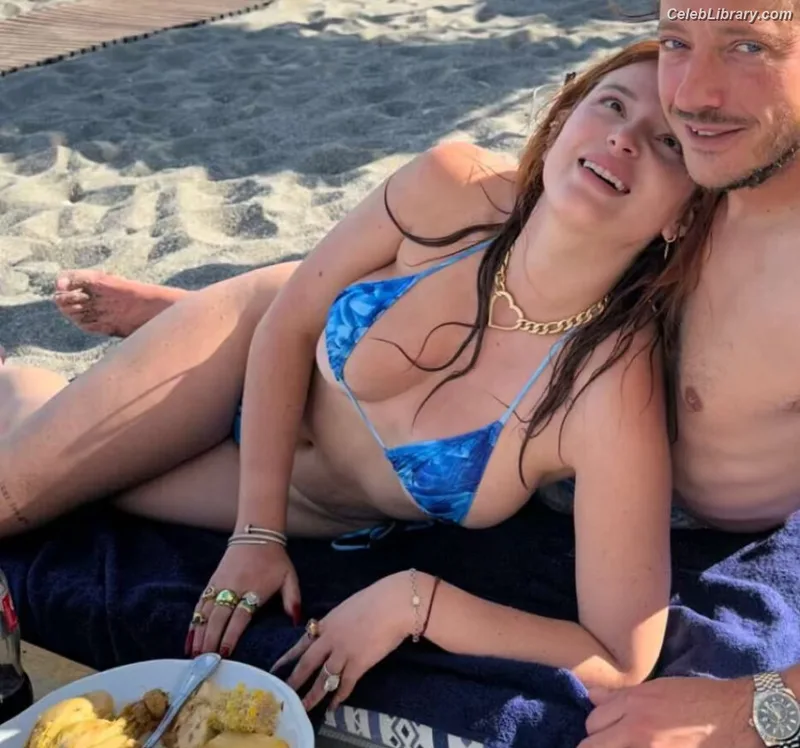 Bella Thorne photo 23 of 3680