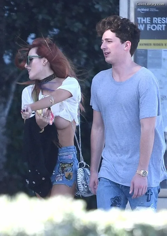 Bella Thorne photo 4 of 3680