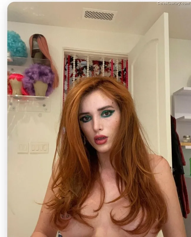 Bella Thorne photo 6 of 3680