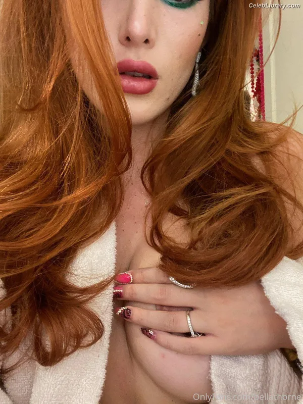 Bella Thorne photo 16 of 3680