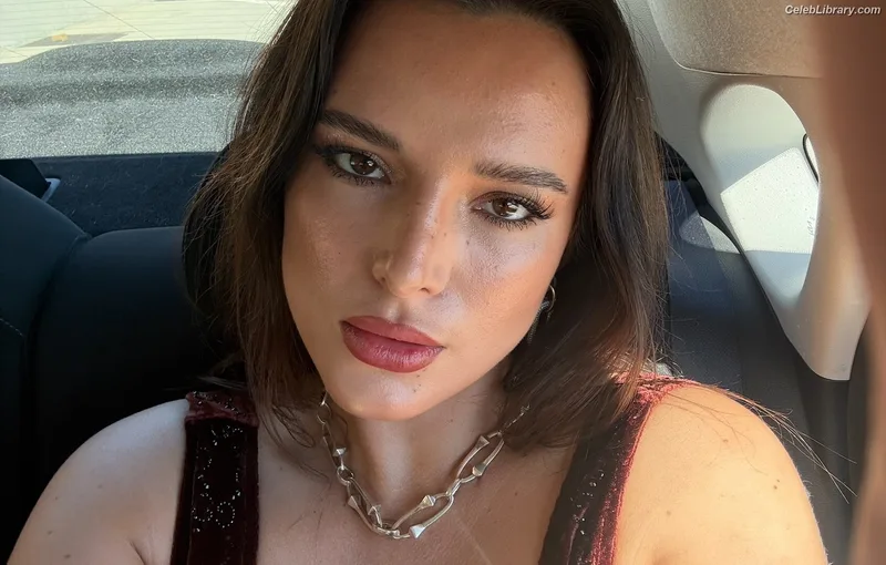 Bella Thorne photo 14 of 3680