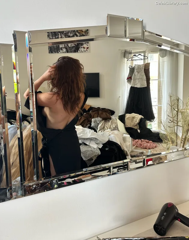 Bella Thorne photo 18 of 3680