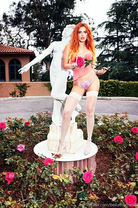 Bella Thorne photo 5 of 3680