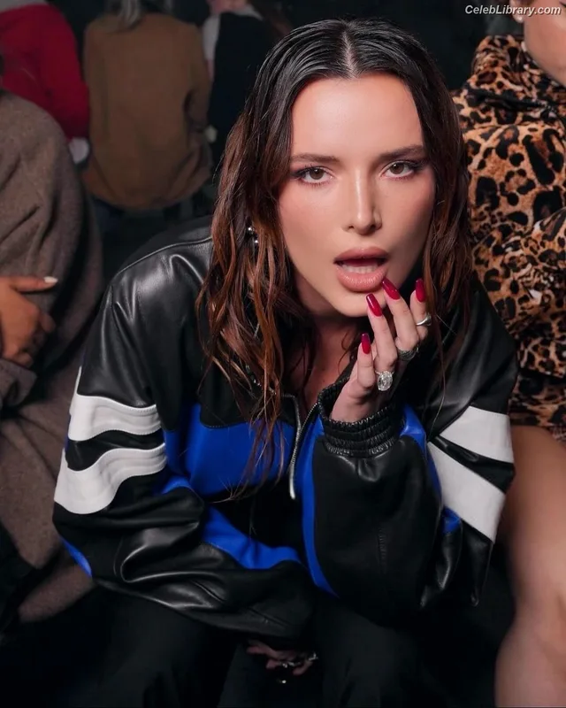 Bella Thorne photo 22 of 3680