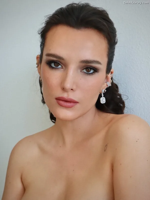 Bella Thorne photo 22 of 3680