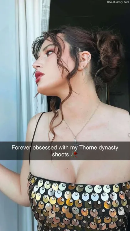 Bella Thorne photo 5 of 3680