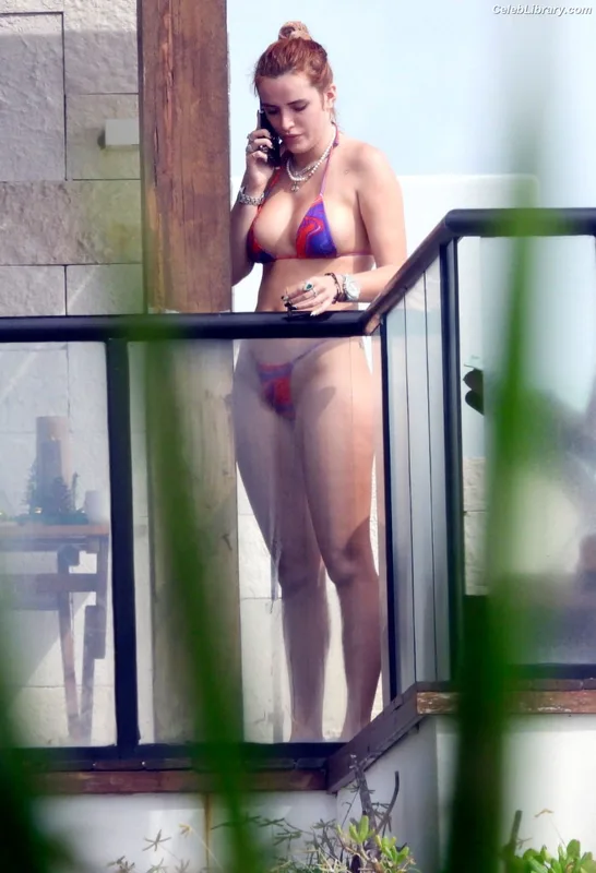 Bella Thorne photo 18 of 3680