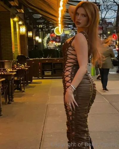 Bella Thorne photo 2 of 3680