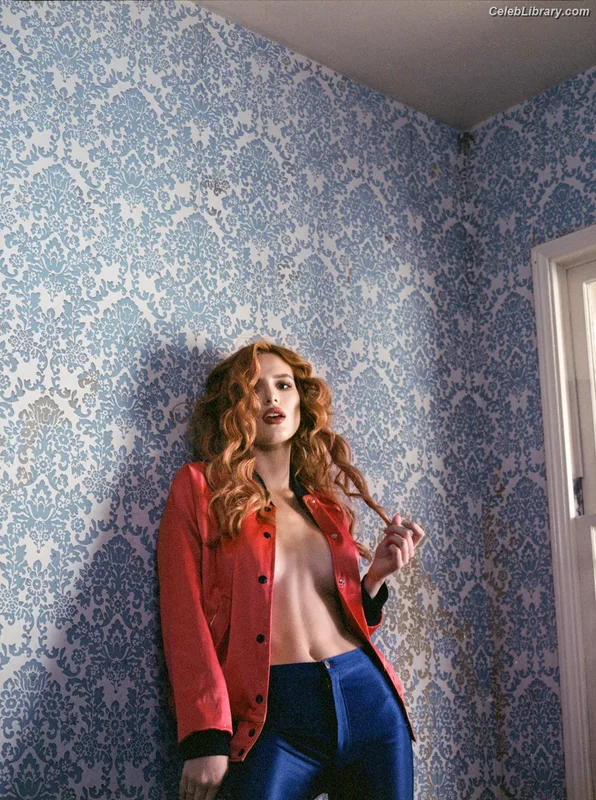 Bella Thorne photo 16 of 3680