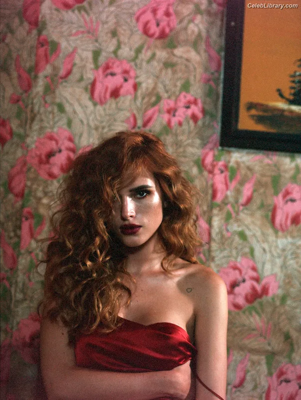 Bella Thorne photo 17 of 3680