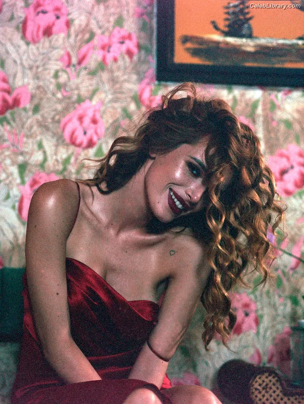 Bella Thorne photo 18 of 3680