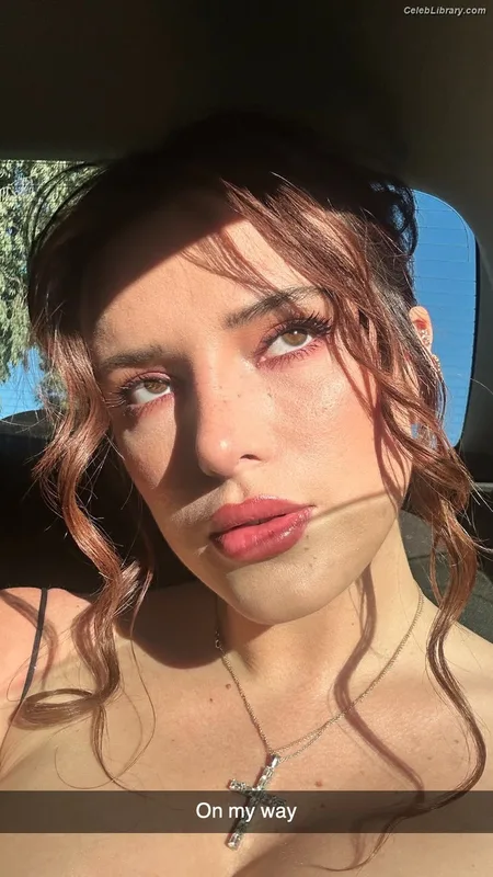Bella Thorne photo 14 of 3680