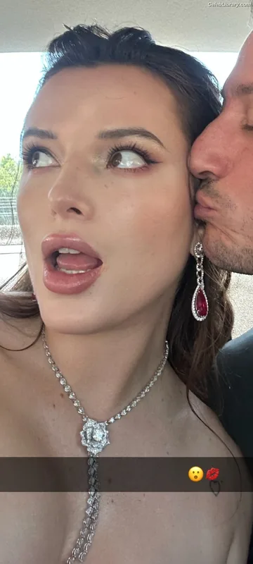 Bella Thorne photo 17 of 3680