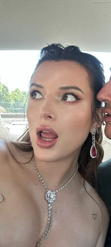 Bella Thorne photo 20 of 3680