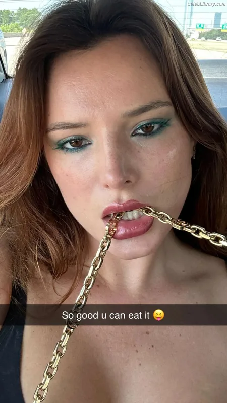 Bella Thorne photo 4 of 3680