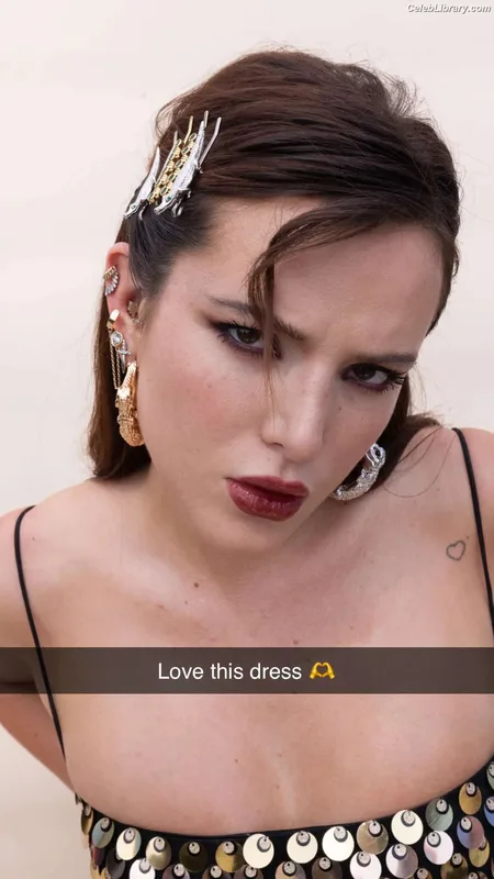 Bella Thorne photo 8 of 3680