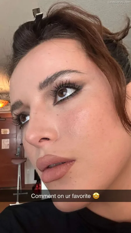 Bella Thorne photo 15 of 3680