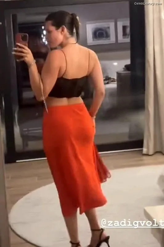 Bella Thorne photo 8 of 3680