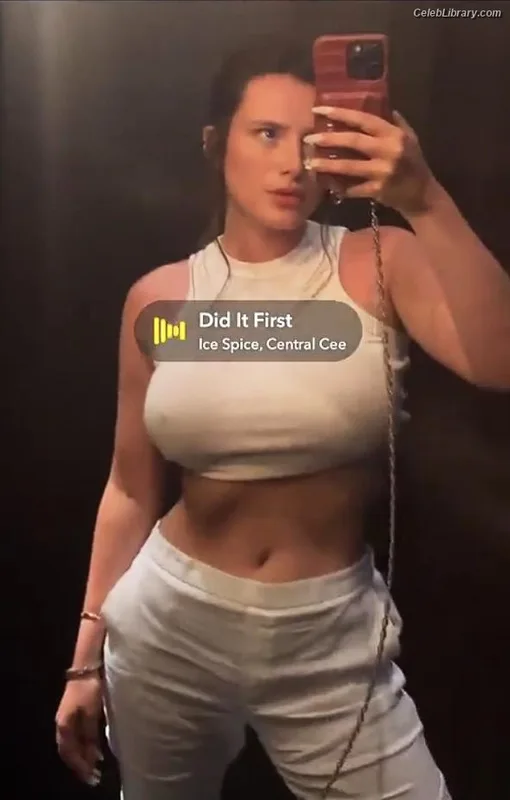 Bella Thorne photo 12 of 3680