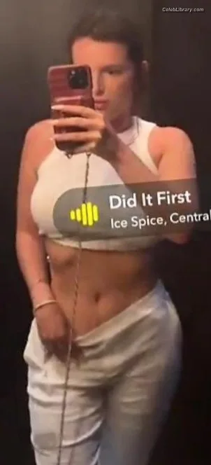 Bella Thorne photo 16 of 3680
