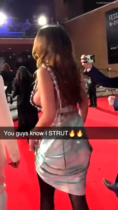 Bella Thorne photo 8 of 3680