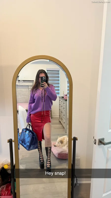 Bella Thorne photo 21 of 3680