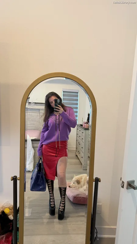 Bella Thorne photo 3 of 3680