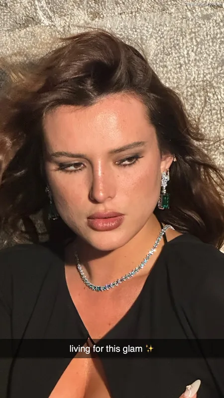 Bella Thorne photo 5 of 3680